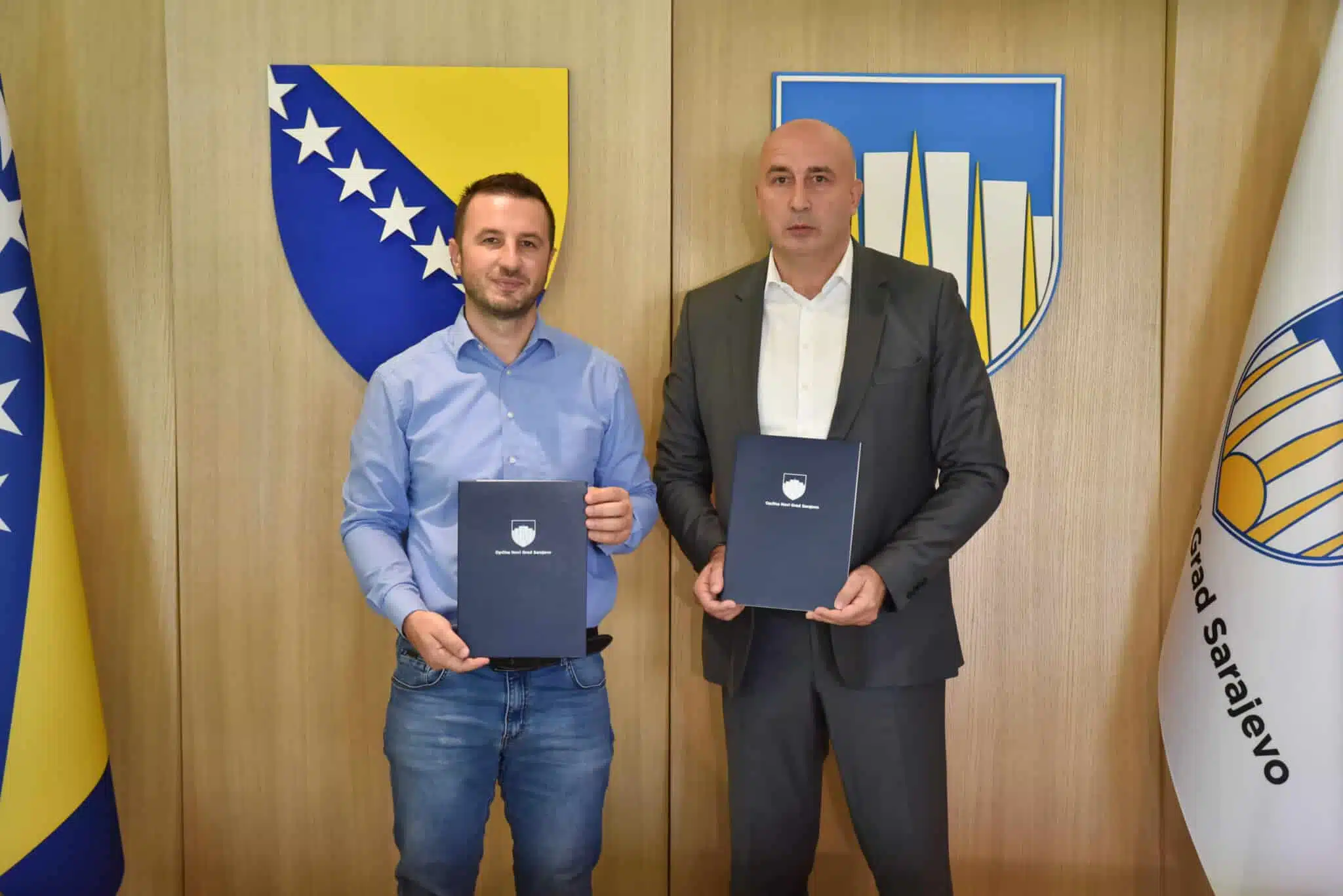 Nacelnik-Efendic-i-ministar-Osmanovic-potpisali-sporazum-o-sufinansiranju-radova.jpg