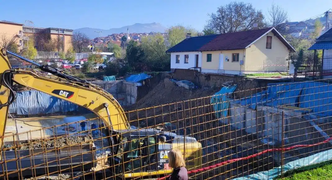 (FOTO i VIDEO) Kod Suda BiH kuće propadaju: Iskopali temelje