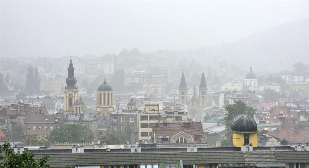 Meteorolozi za danas najavili pljuskove širom zemlje uz jak vjetar.