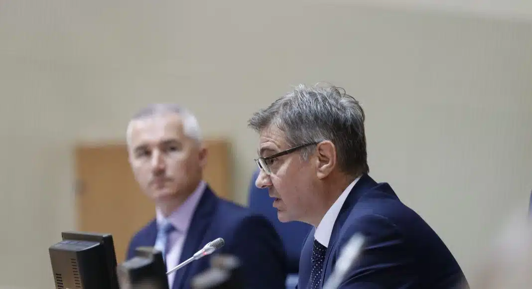 Na više od 100 adresa u Kongresu SAD i institucijama
