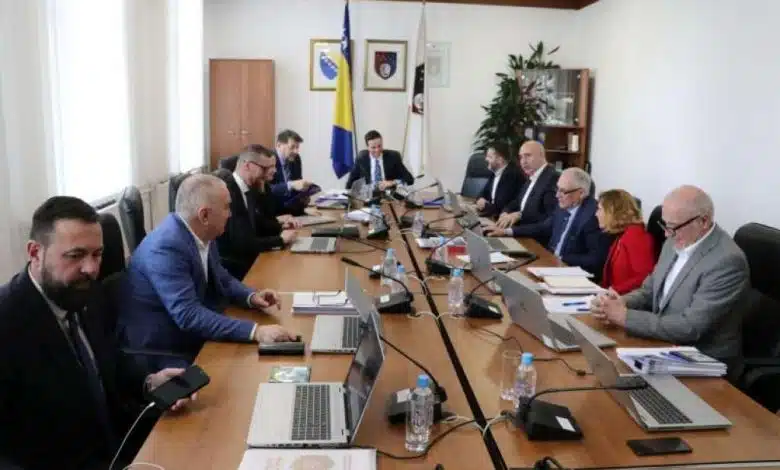 Sindikat traži konkurse za prijem radnika u osnovne škole i