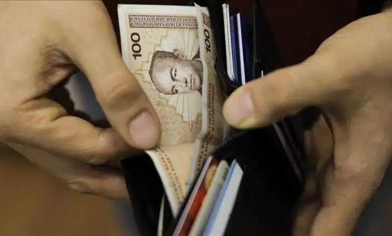 Zaposlenim koji primaju plaće iz Budžeta KS od naredne godine