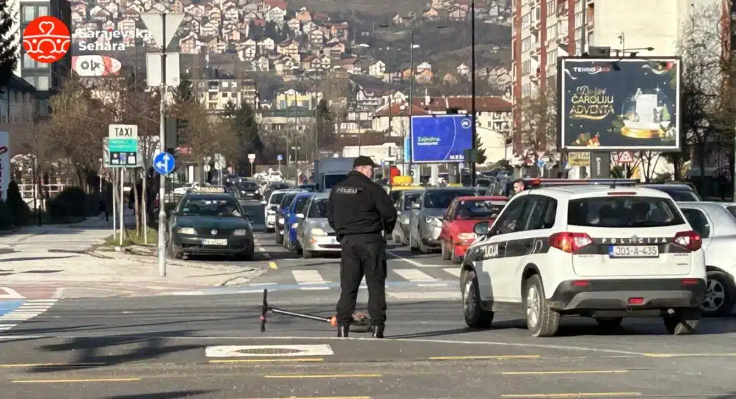 Foto/ Na Otoci se sudarili automobil i električni romobil, vozač