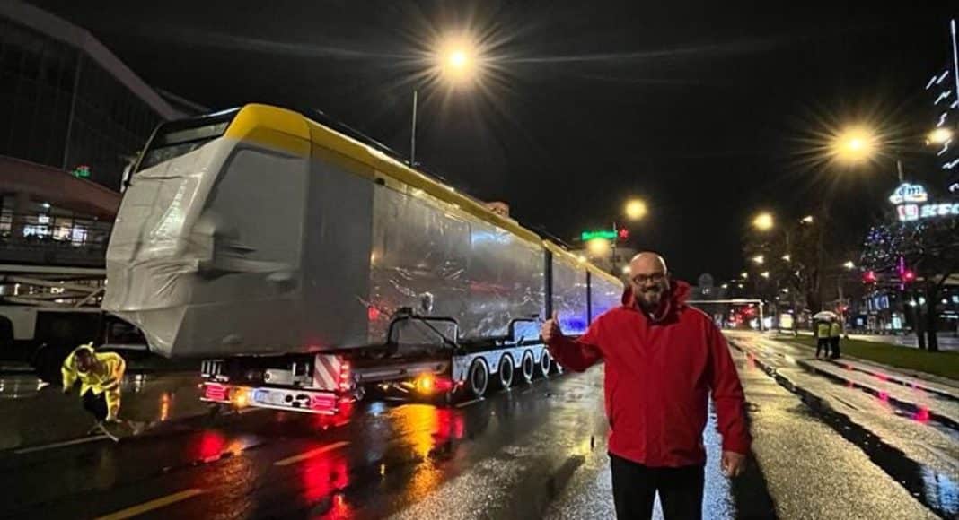 U Sarajevo stigao prvi tramvaj, uskoro će biti pušten u