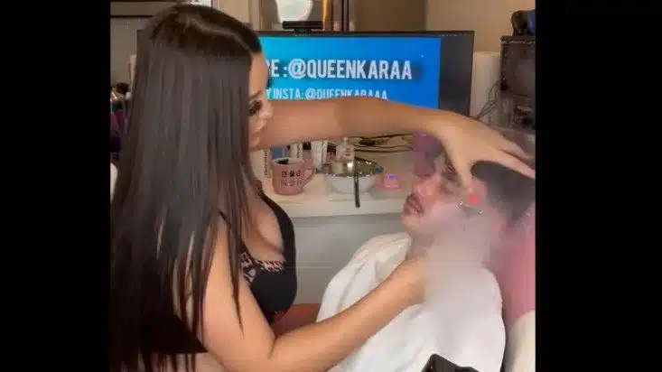 Vera brije muškarce dok im sjedi u krilu: Ali to