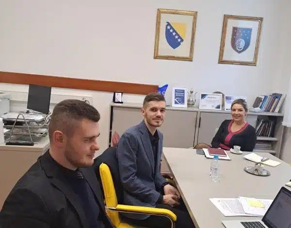 Zajedno sa studentima rješavamo školarine za one sa prebivalištem van