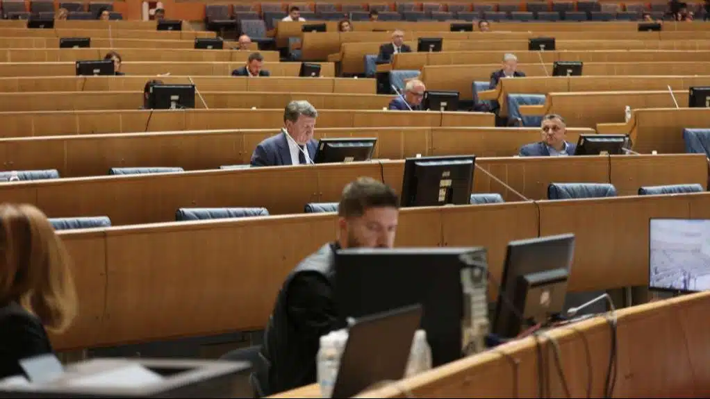 Održana tematska sjednica u Parlamentu BiH: Trajno rješenje situacije na