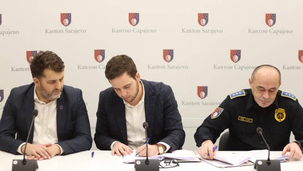 Policajcima u Kantonu Sarajevo povećane plaće za 200 KM