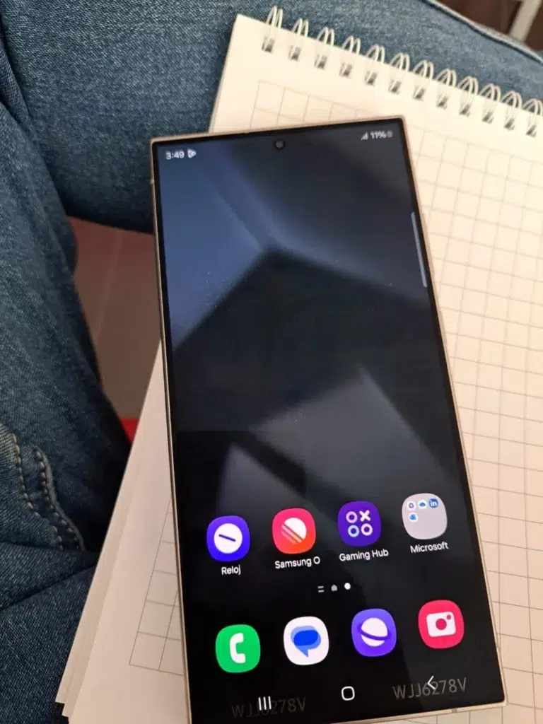 samsung galaxy s24 ultra već sada uživa u nečijem krilu!