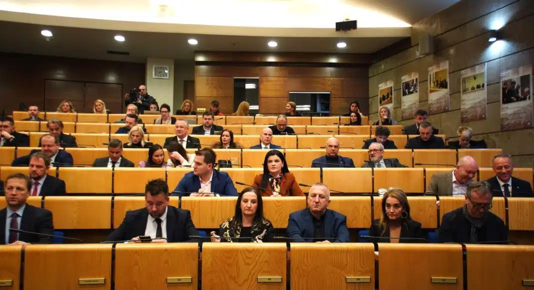 Usvojeni zaključci Predstavničkog doma: Blokada funkcionalnosti Parlamenta FBiH bi trebala