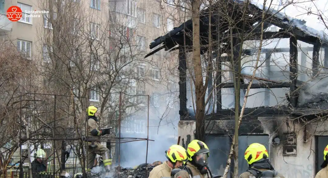 Video/ Pogledajte snimke požara i borbe vatrogasaca na Čengić Vili