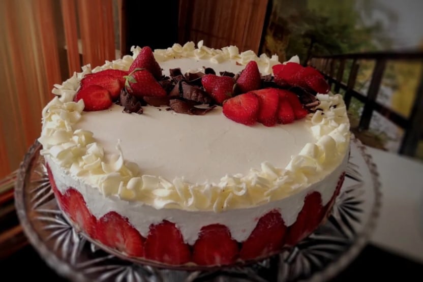 Brza torta sa jagodama i sirom