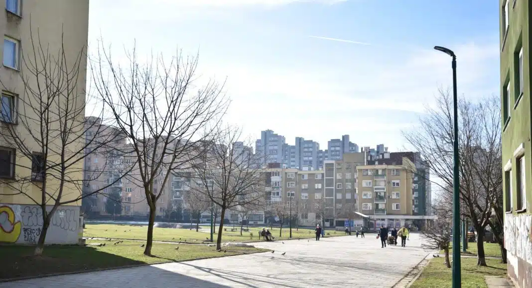 Nakon-obnove-rasvjete-u-MZ-Dobrinja-B-nova-LED-rasvjeta.jpg