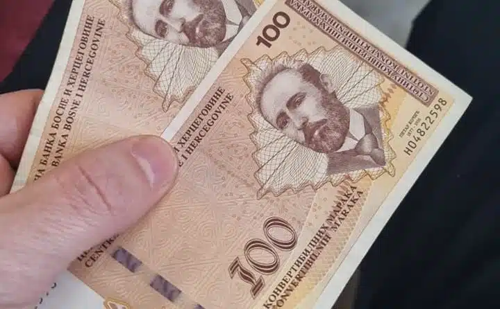 U KS počinje isplata dječijeg doplatka i drugih naknada: Izdvojeno