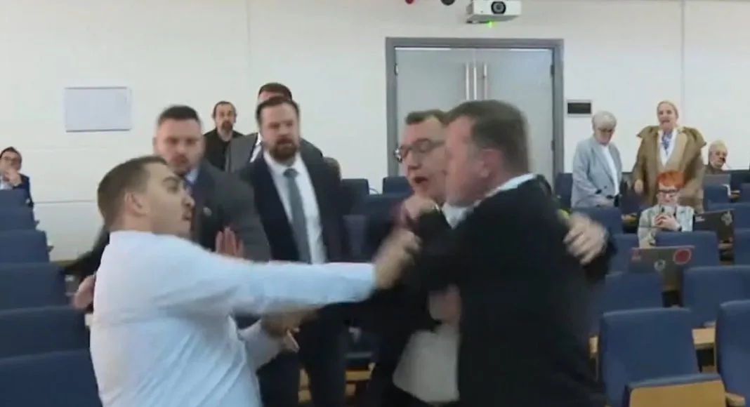 Video/ Fizički obračun u Skupštini KS, Haris Zahiragić nasrnuo na