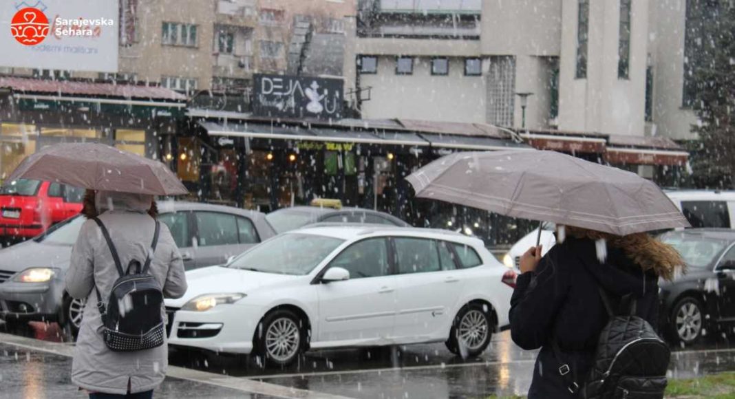 Video/ Snijeg zakratko zabijelio Sarajevo, pogledajte prizore iz glavnog grada