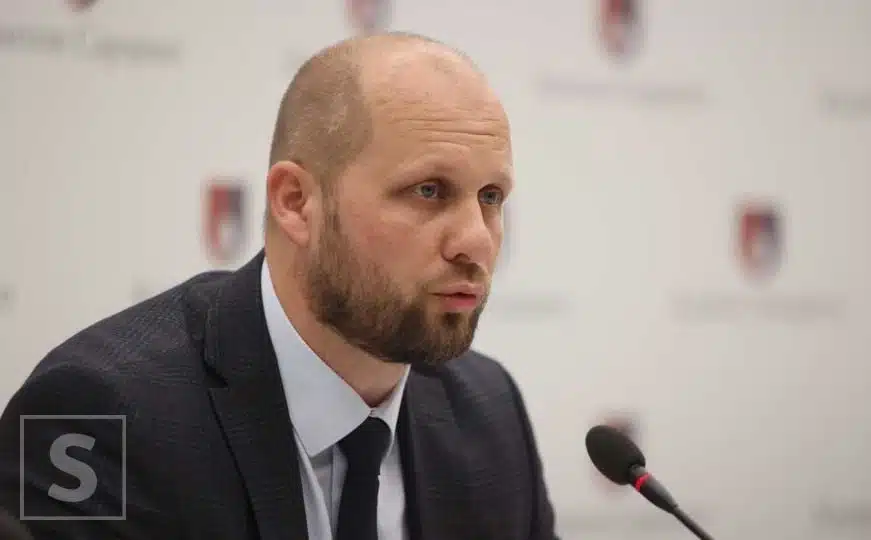 Okerić stao u odbranu ministrice Hota-Muminović: