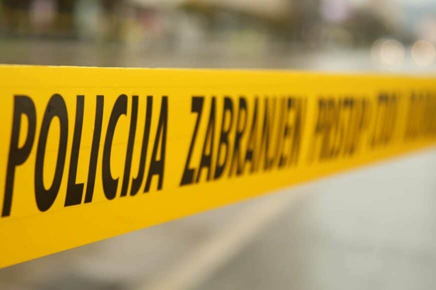 POLICAJCI KOJI SU U OSMACIMA PRETUKLI MALOLJETNIKA NEGIRALI KRIVNJU