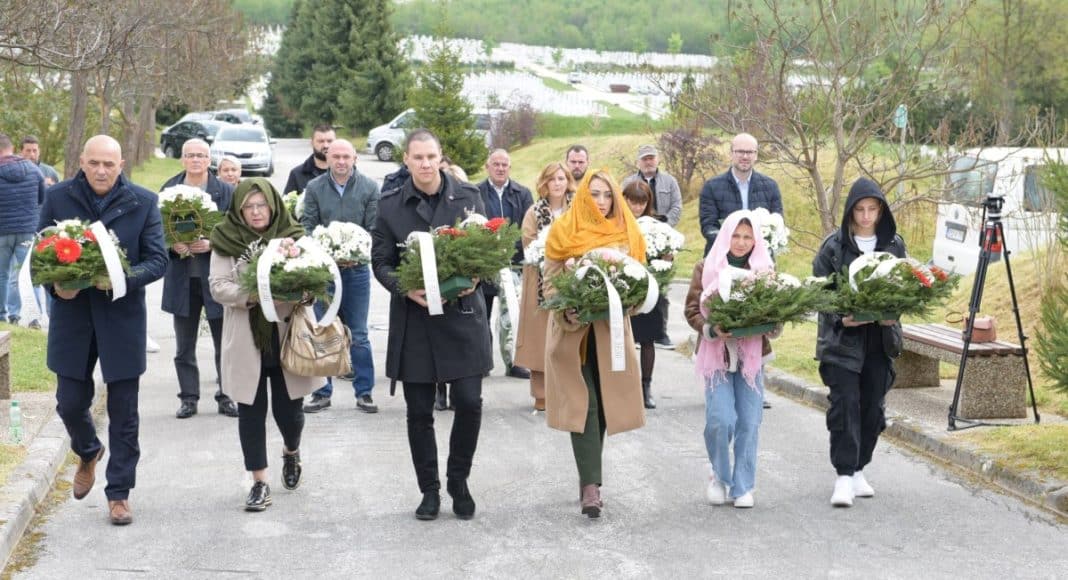 Položeno cvijeće u spomen na tragično nastradale bebe Dječijeg doma