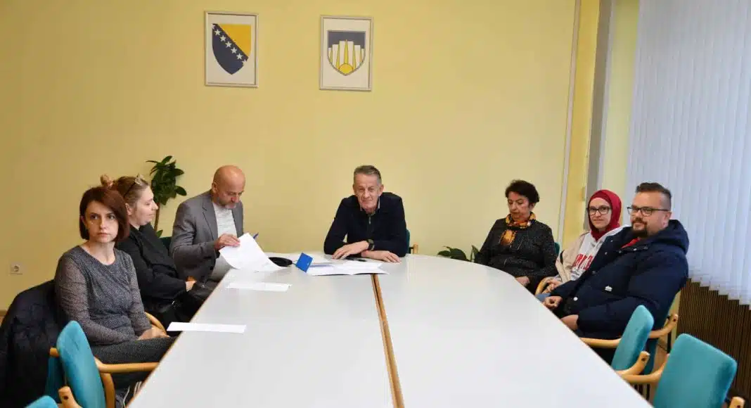 Potpisani-ugovori-za-finansiranje-nabavke-GPS-narukvica-za-osobe-sa.jpg