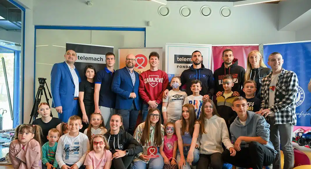 Prvotimci Željezničara se družili sa hrabrim mališanima – FK Željezničar FOTO: Telemach obnovio ugovor sa Srcem za djecu oboljelu od raka: Prvotimci Željezničara se družili sa hrabrim mališanima