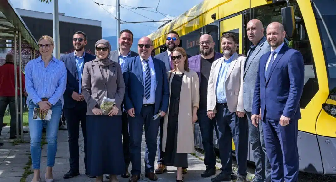 Foto/ Ministarstvo saobraćaja KS za partnere na projektima organizovalo vožnju