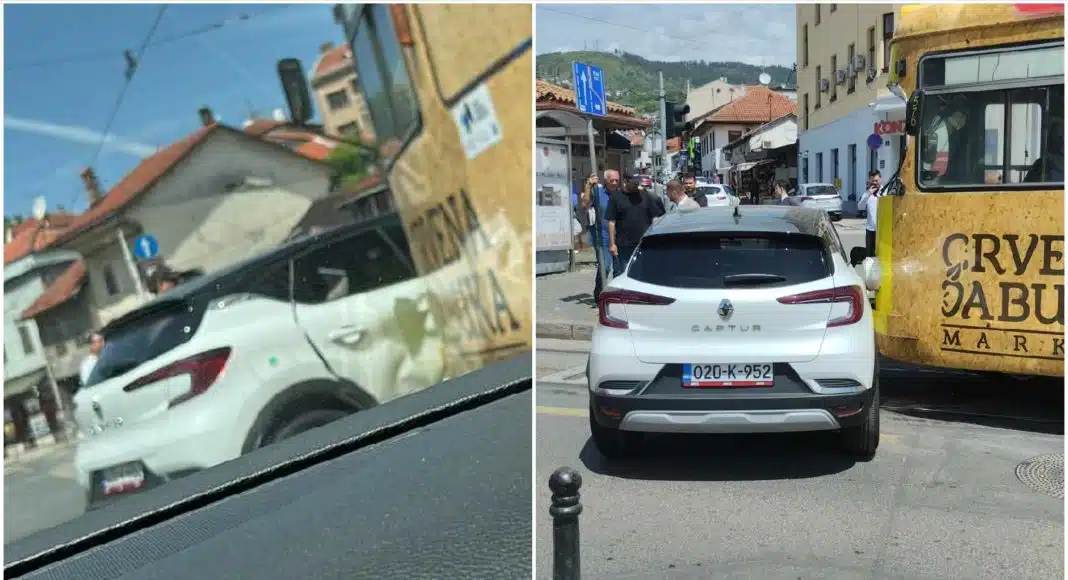 Saobraćajna nesreća na Baščaršiji: U iznajmljenom automobilu stranci naglo skrenuli,