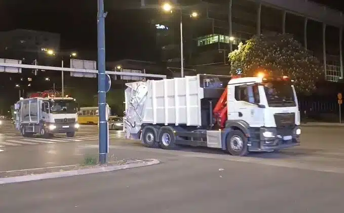 Sarajevom se večeras provozala kolona od 30 vozila u defileu.