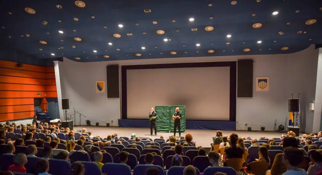 U-okviru-FEDU-a-u-multimedijalnoj-sali-Opcine-odigrana-dramska-predstava.jpg