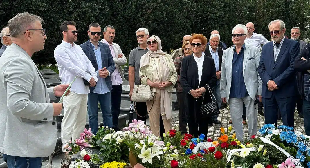 FOTO: Dvije godine od smrti Ivice Osima, delegacija FK Željezničar odala počast