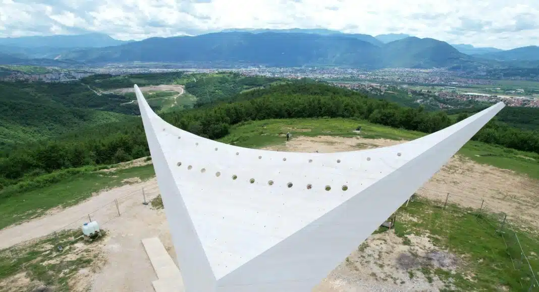 1717601086_Izgradnja-spomenika-Krila-slobode-na-brdu-Zuc-je-zavrsena.jpg
