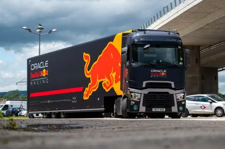 Kamion sa šampionskim F1 bolidom RB7 stigao u Sarajevo