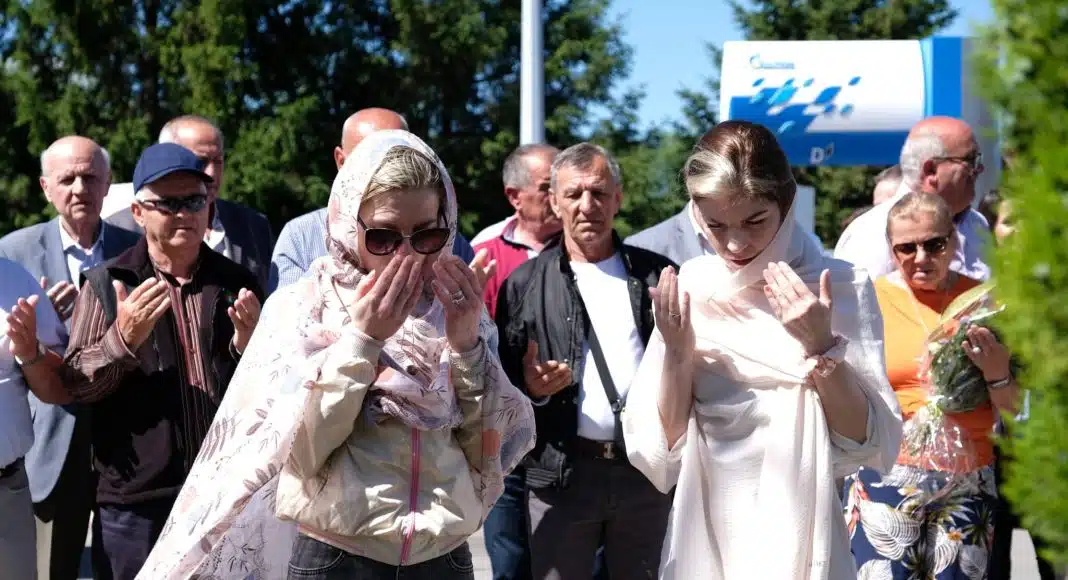 Sjecanje-na-heroje-Novog-Grada-obiljezena-32-godisnjica-pogibije-brace.jpg