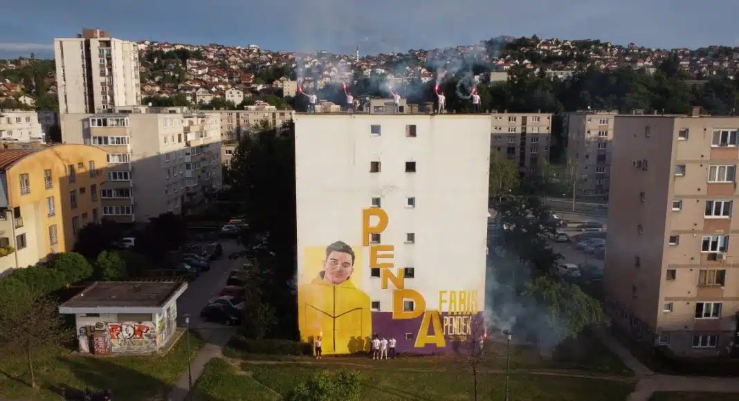 Video/ Pogled iz zraka na bakljadu koju su organizirali prijatelji