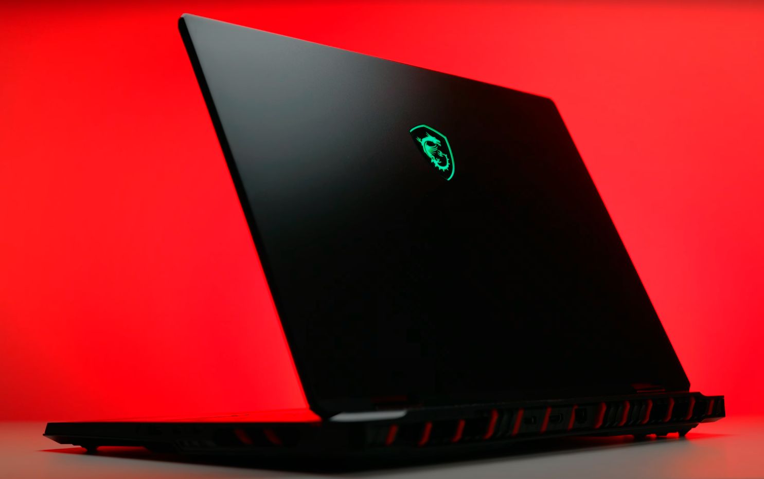 recenzija msi raider 18 hx: impresivan i moćan!