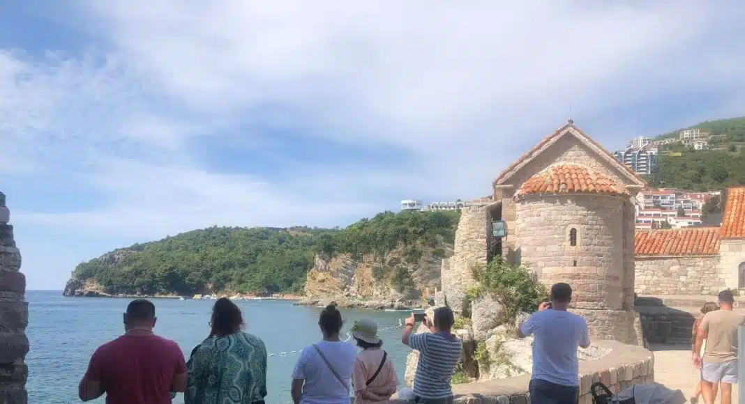 Cijene ljetovanja za četveročlanu porodicu u Crnoj Gori, Hrvatskoj, Grčkoj