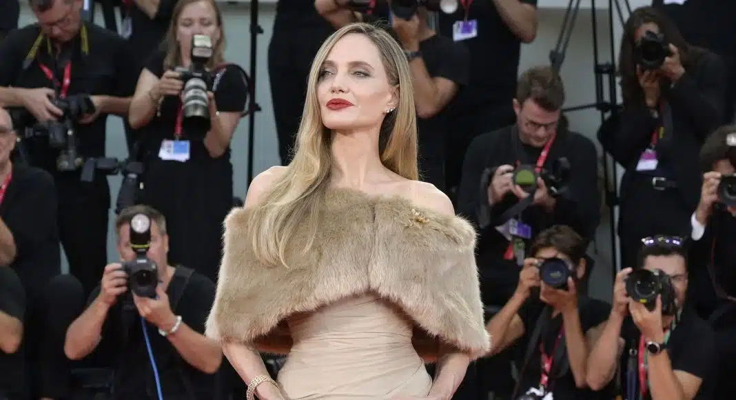 Angelina Jolie dobila osmominutni pljesak u Veneciji, pa zaplakala: Ovo