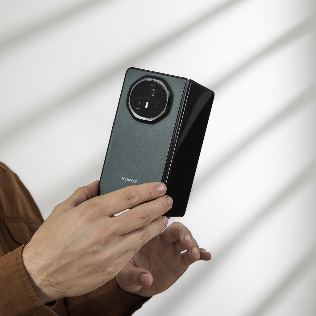 Rekordno tanki preklopni pametni telefon HONOR Magic V3 na IFA-i, Berlin 2024: HONOR otvara budućnost punu beskrajnih mogućnosti 23 honorv3 product5 static 1 1 clean