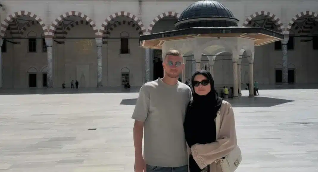Džeko i Amra posjetili Plavu džamiju u Istanbulu - fotografija