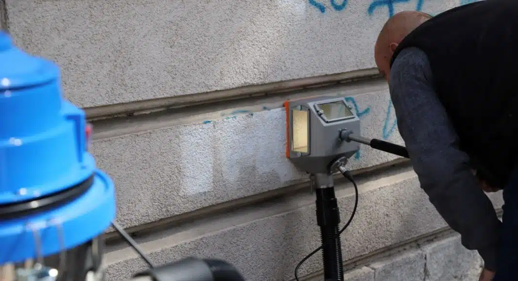 Općina Centar je nabavila mašinu za uklanjanje grafita.