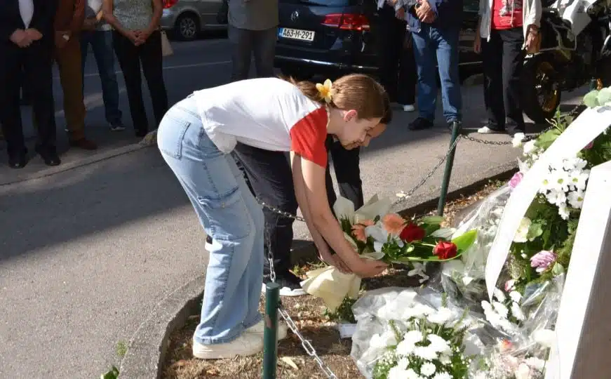 Počast djetinjstvu djece čiji je život prekinut granatom 1992. u