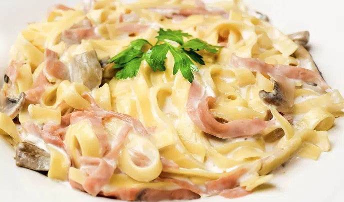 Doživite duh Mediterana kroz autentičnu pastu karbonaru po italijanskom receptu