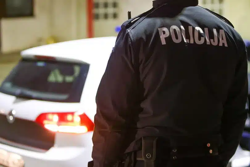 Četrnaestogodišnjak nožem ubio policajca u BiH, drugog teško ranio