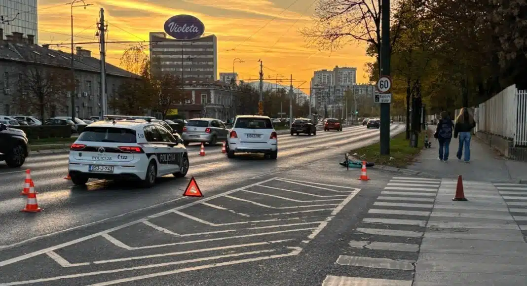Automobil udario vozača romobila kod Ambasade SAD