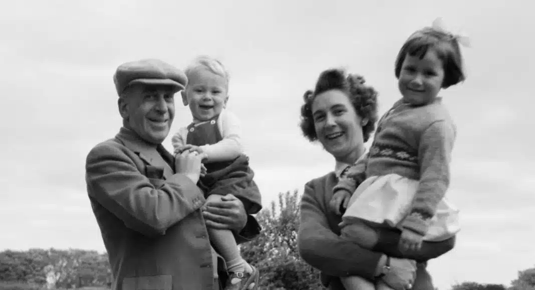 Na fotografiji beogradske obitelji iz tridesetih godina prošlog stoljeća najviše