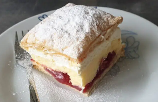 Neodoljive čizkejk kocke sa malinama