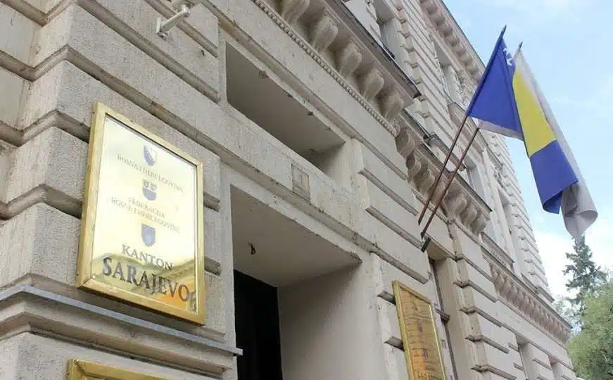 Novi protest ispred zgrade Vlade KS. Najavljen je za četvrtak