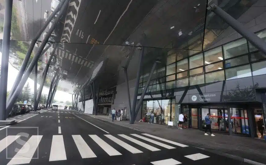 Radnici Međunarodnog aerodroma Sarajevo uputili protestno pismo Vladi FBiH: 'Zahtijevamo
