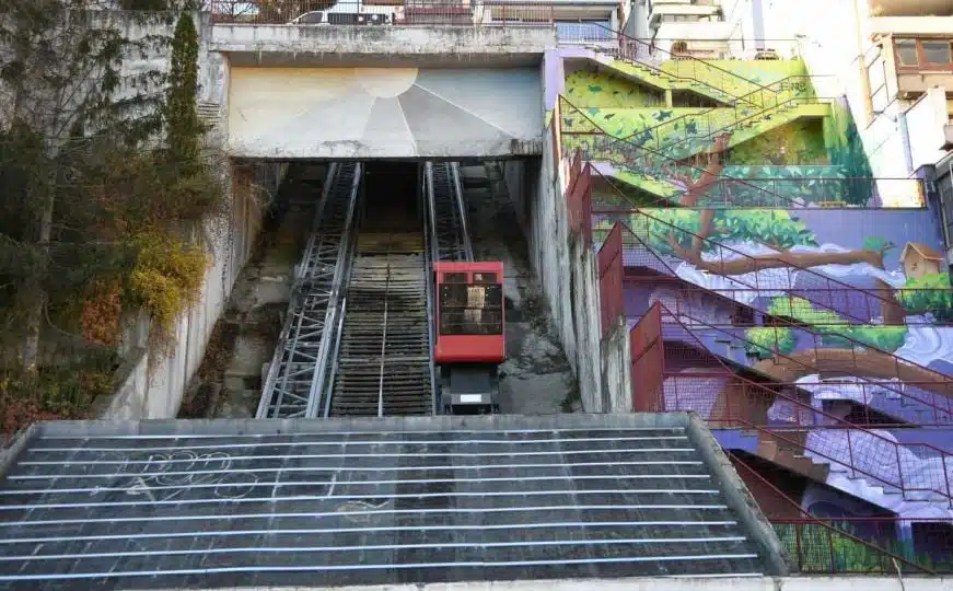 Kosi lift na Ciglanama ponovo van funkcije, građani ljuti: Evo