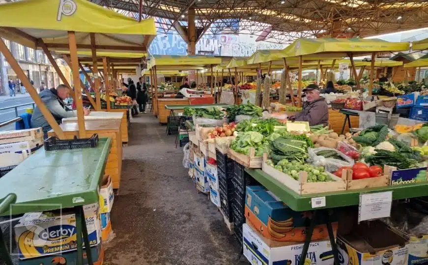 Bojkot u Sarajevu: Kafići puni, trgovine prazne, a šta je